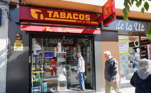 Vuelven a atracar el estanco de La Algodonera, en Gijón