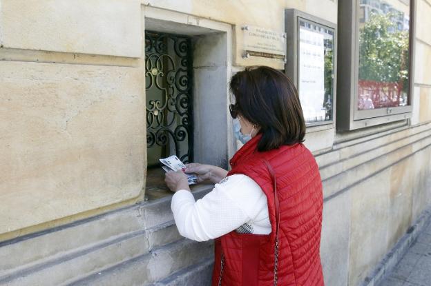 Más de 150 personas piden la devolución de entradas en la taquilla del Teatro Jovellanos