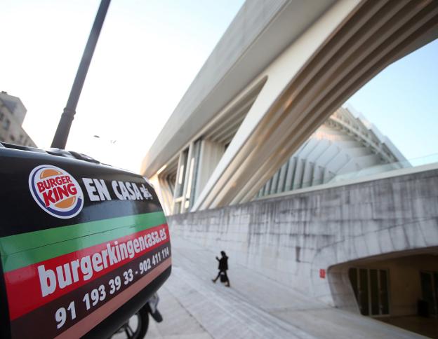 La jueza exime a la propiedad del Calatrava de indemnizar a Burger King por el cierre del Modoo