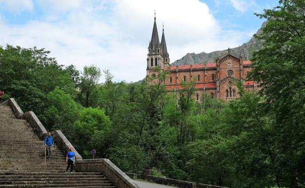 Restricciones de acceso a Covadonga y Los Lagos durante el fin de semana