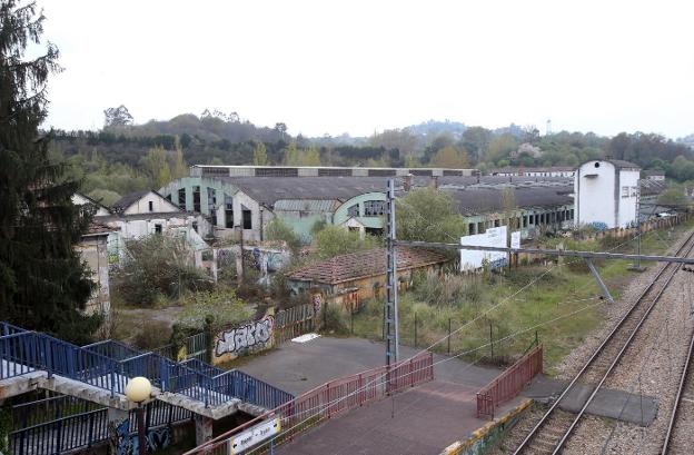 La ruina de Loza de San Claudio amenaza las vías del ferrocarril a su paso por Rivero