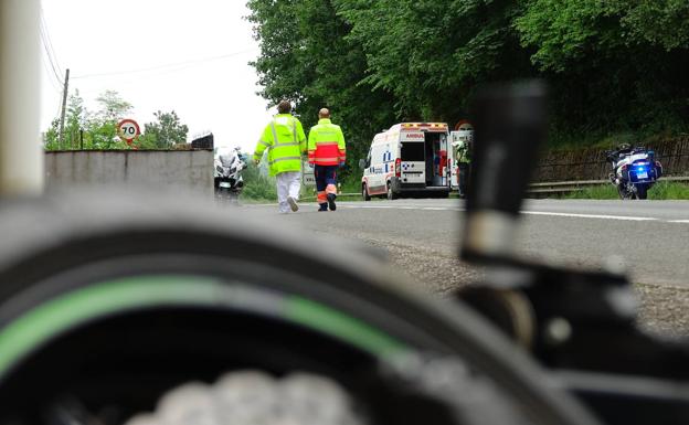 Fallece un motorista tras salirse de la vía en Piloña