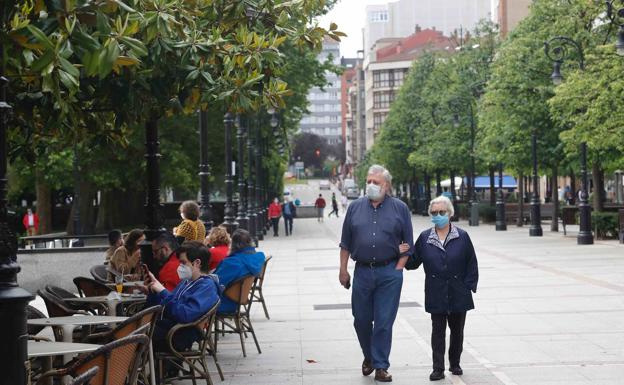 Desescalada | Sanidad flexibiliza los paseos: hasta diez personas en la fase 1 y hasta quince en la 2