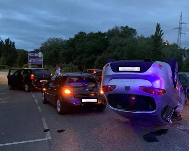 Pelea en La Fresneda a raíz de la colisión entre cinco coches en un autoservicio