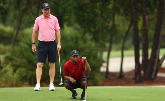 Woods y Manning vencen a Mickelson y Brady