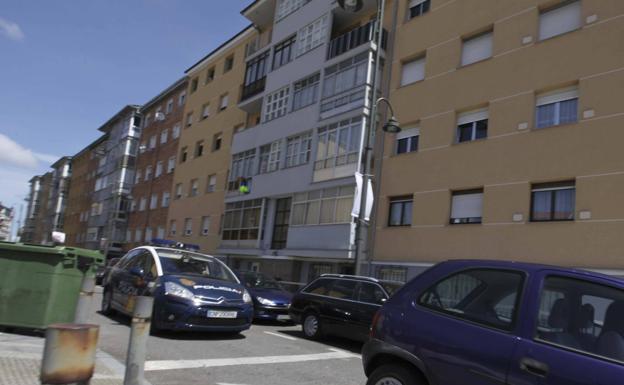 Una reyerta en mitad de la calle congrega a más de cien personas en Avilés