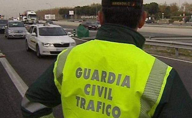 Tráfico intensifica este fin de semana los controles en los accesos a Rodiles y a Covadonga