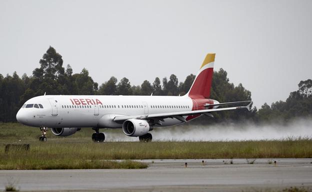 Las agencias de viajes abren el 8 de junio e Iberia tendrá un vuelo diario desde Asturias en julio