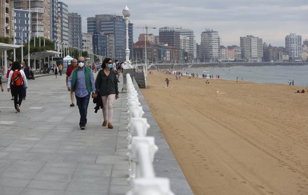 Accesos a las playas cortados salvo a vecinos, entre las medidas de los alcaldes costeros de Asturias