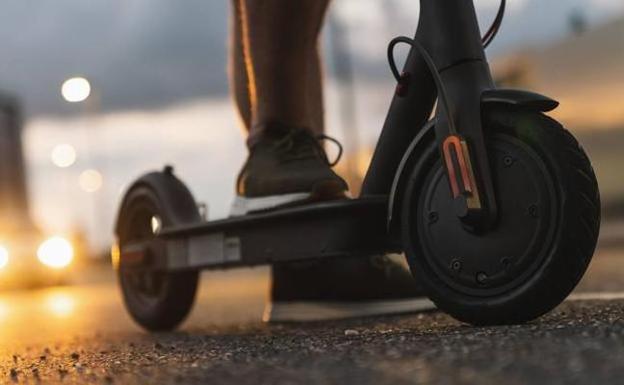 Colisionan un ciclista y un joven en patinete y los dos dan positivo en alcoholemia