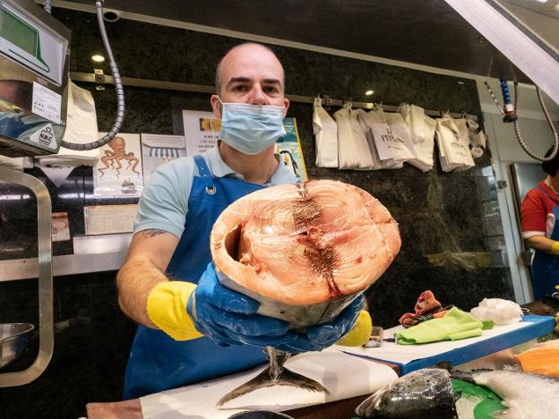 «Teníamos muchas ganas de comprar bonito fresco y este año no está mal de precio»