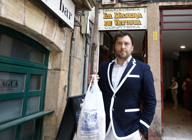 Los ovetenses viven una fiesta «distinta» y «más familiar»