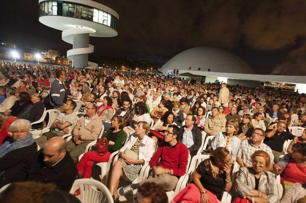 El Niemeyer reabre con menos aforo y orientará su programación hacia la plaza