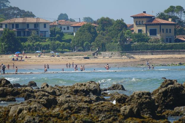Más aparcamientos y policía para hacer frente a un verano «complicado» en el oriente de la región