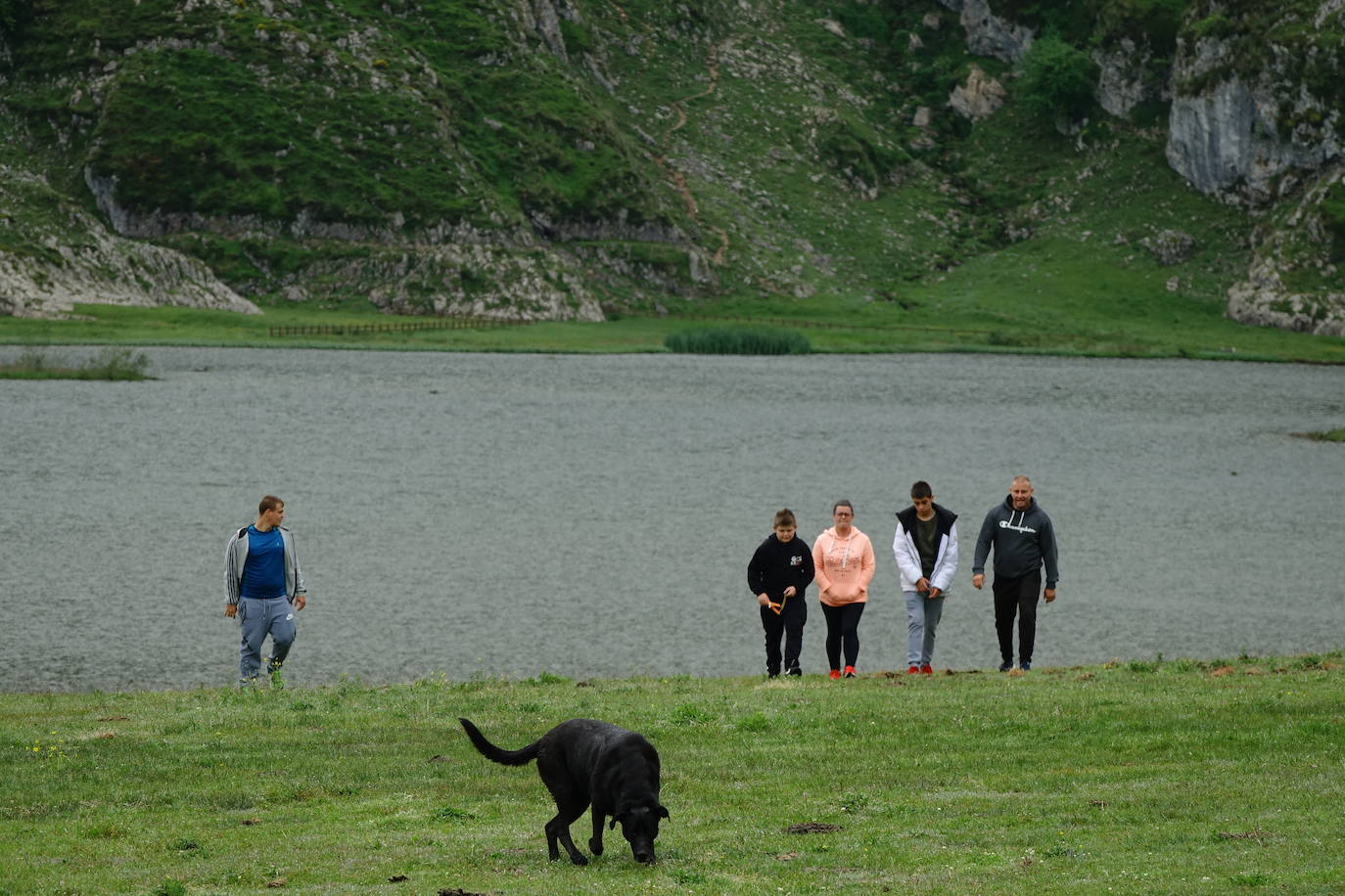 La niebla resta visitantes a los Lagos de Covadonga