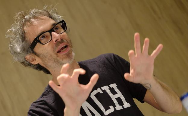 James Rhodes: «Esta ley ayudará a impedir que se violen a los niños»