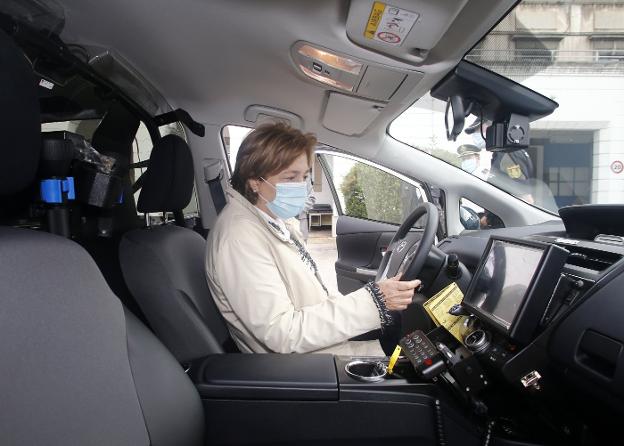 La Policía recibe tres vehículos que chequean 400 matrículas por minuto