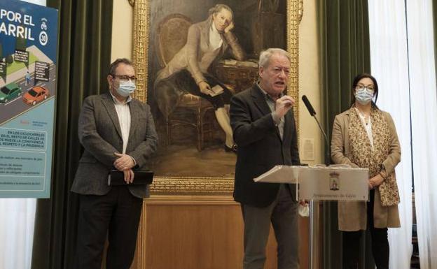 Movilidad, a los críticos con las peatonalizaciones en Gijón: «¿Nos tenemos que pasar por el arco de triunfo las recomendaciones de las autoridades sanitarias?»