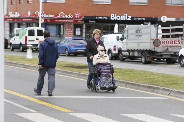 Los taxistas de Gijón ven la peatonalización como «un despropósito» que les perjudica