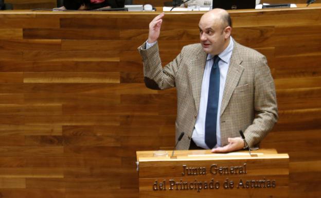 Foro busca la fórmula para sacar a Leal del grupo parlamentario tras su expulsión del partido