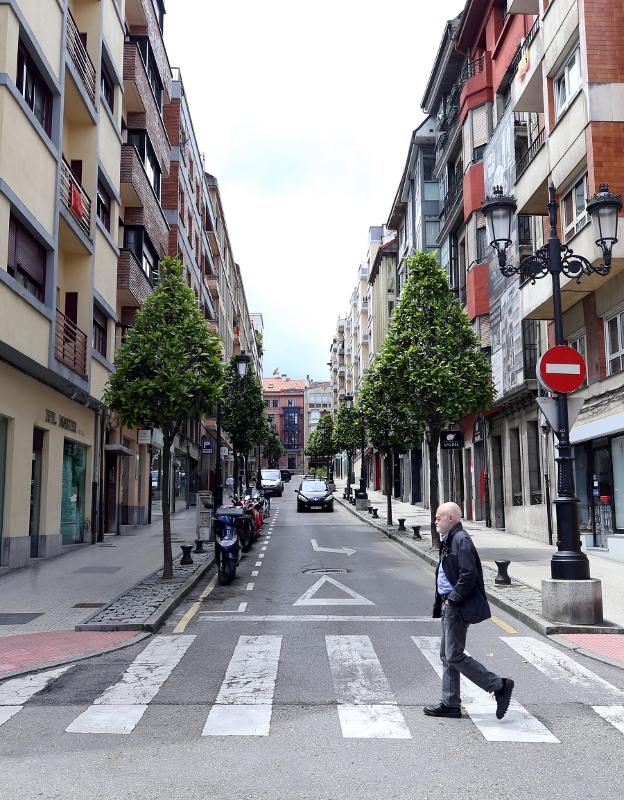 El Ayuntamiento de Oviedo estudia limitar el tráfico a vecinos, taxis y autobús en varias calles del centro