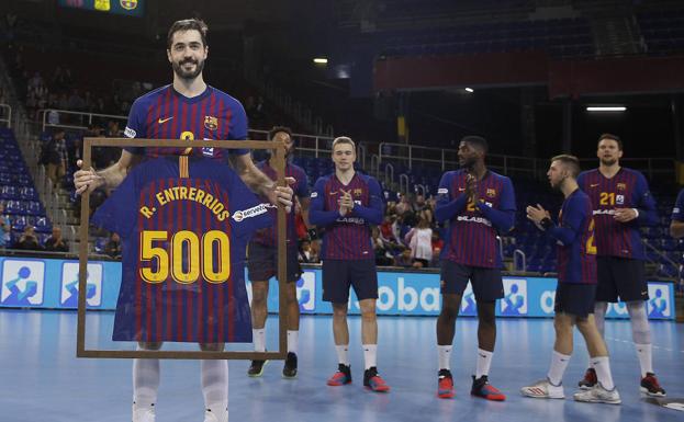 El Barcelona hace por fin oficial la renovación de Raúl Entrerríos