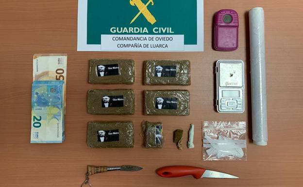 Un detenido con medio kilo de hachís tras una persecución en Navia