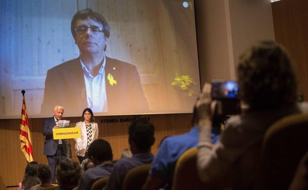 Puigdemont intenta que JxCat no se parta como ocurrió con CiU