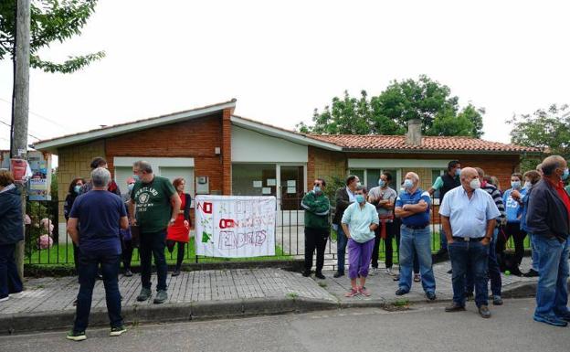 «Queremos conservar el consultorio de Pendueles, no vamos a ir a Colombres»