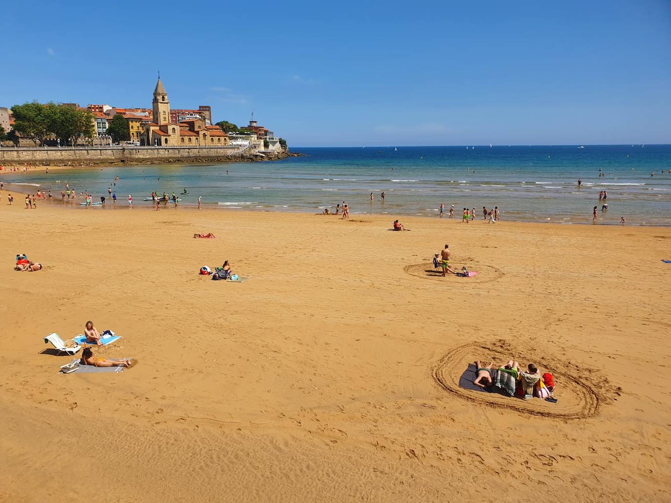 Así es la nueva normalidad en las playas asturianas