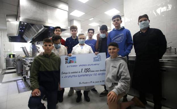 Alumnos del colegio de las Dominicas recaudan 1.150 euros para la Cocina Económica con un torneo de videojuegos