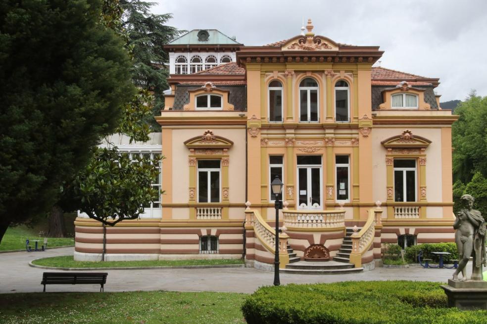 Villa Magdalena. El palacete de la Avenida de Galicia, construido en 1902 y diseñado por el el arquitecto. / FOTOS: JOSE VALLINA / E. C.