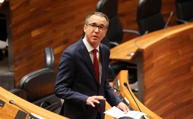 El consejero de Salud, sobre el aborto: «En nuestro país la maternidad es una decisión consciente»