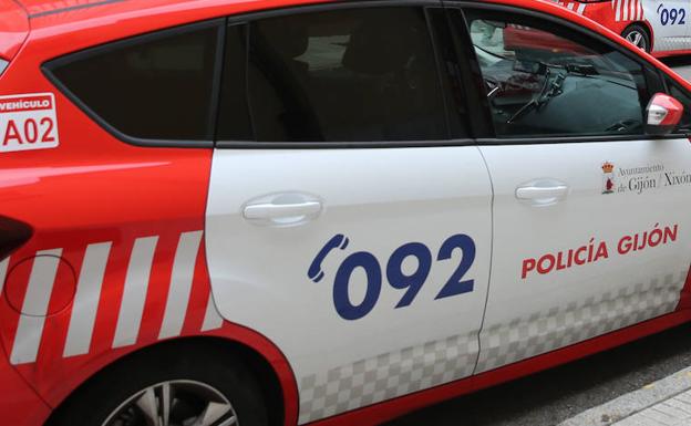 La actitud temeraria de varios conductores en Gijón lleva a la Policía a interponer un centenar de sanciones