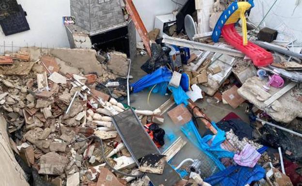 El sobrepeso de una piscina instalada en una terraza provoca el derrumbe de una vivienda