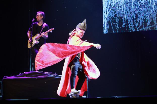 Rodrigo Cuevas ilumina Mieres