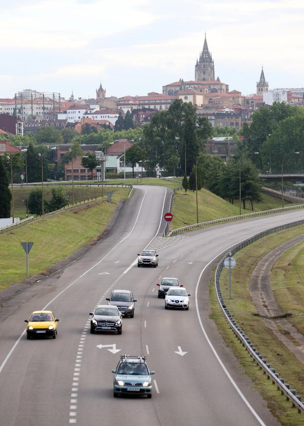 Los viajes para entrar y salir de Asturias en coche vuelven a niveles anteriores a la pandemia