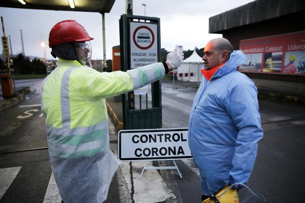 Preservar la salud de trabajadores y clientes dispara los costes de las empresas asturianas