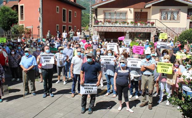 Arenas de Cabrales clama por la apertura del ambulatorio, cerrado hasta septiembre