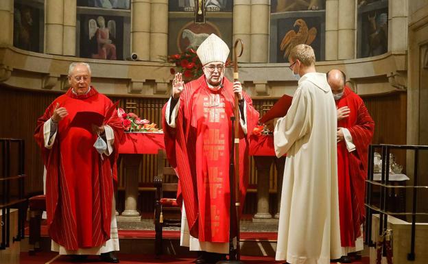 Celebración de San Pedro en Gijón: «Dios sostiene nuestra esperanza para despertar de esta pesadilla»