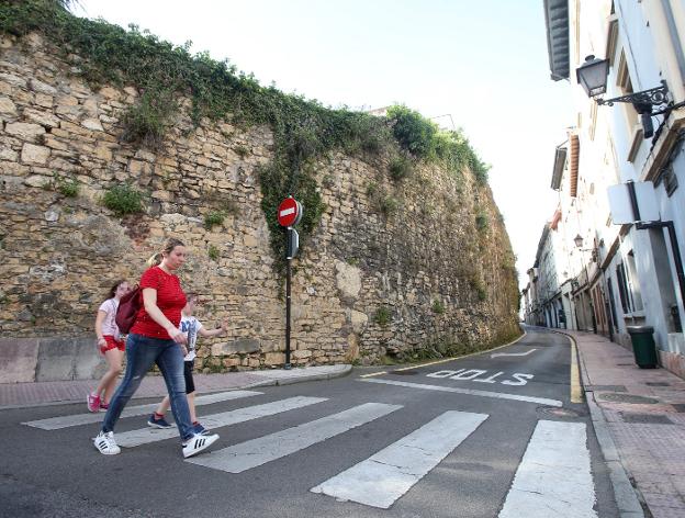 El Ayuntamiento de Oviedo desbloquea la restauración de la muralla medieval