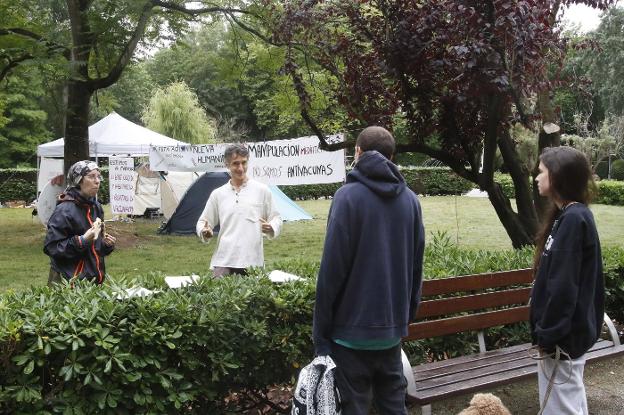 Los acampados en el parque continuarán con la protesta