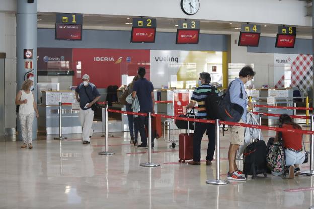 El Aeropuerto de Asturias comienza a recuperar los enlaces con sus 15 destinos de verano