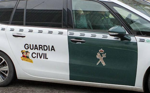 Agrede a otra persona y roba una bicicleta para cobrarse una deuda en Ribadeo