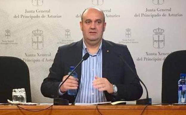 Pedro Leal lleva a los tribunales su expulsión de Foro