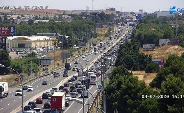 Los atascos marcan la pauta de las carreteras en la Operación Salida de verano