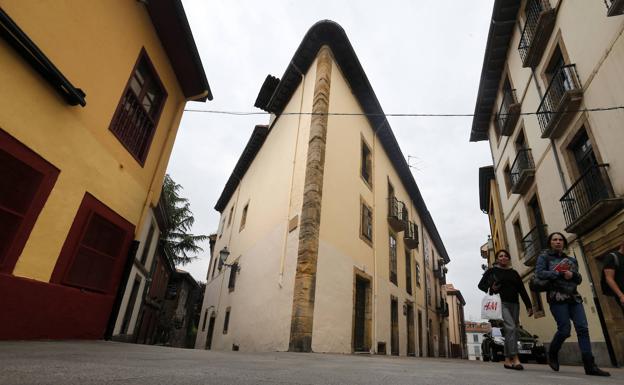 «Estas acciones no tienen cabida en una sociedad de progreso», dice el Principado sobre la agresión homófoba de Oviedo