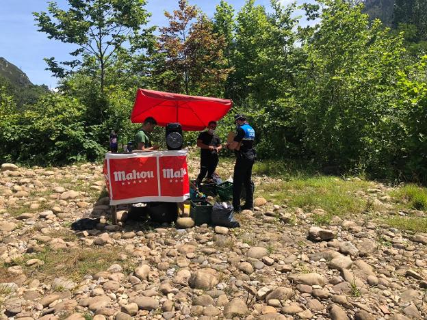 Cangas y Parres intensificarán la lucha contra los chiringuitos ilegales del Sella