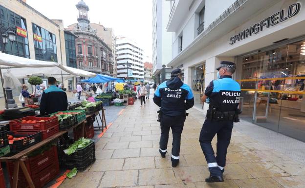 La Policía Local sanciona a varios hortelanos por incumplir las distancias de seguridad