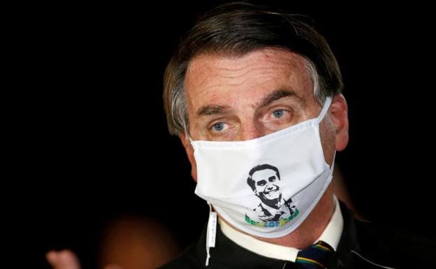 Bolsonaro se somete a un test de coronavirus tras presentar 38º de fiebre